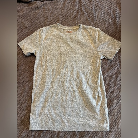 Set of 3 boys shirts, 1 tank, 2 t-shirt great condition! - Picture 6 of 7